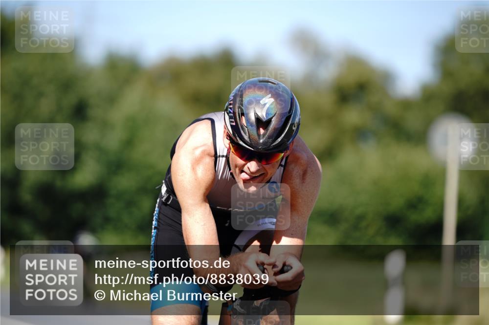 07.09.2025 - 19. Norderstedt Triathlon Michael Burmester http://msf.ph/oto/8838039 07.09.2025 14:24:41 Radfahren 988 meine-sportfotos.de