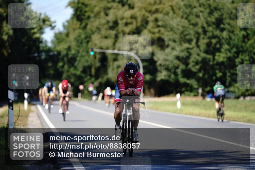 07.09.2025 - 19. Norderstedt Triathlon Michael Burmester http://msf.ph/oto/8838057 07.09.2025 14:25:03 Radfahren 1019, 1037 meine-sportfotos.de