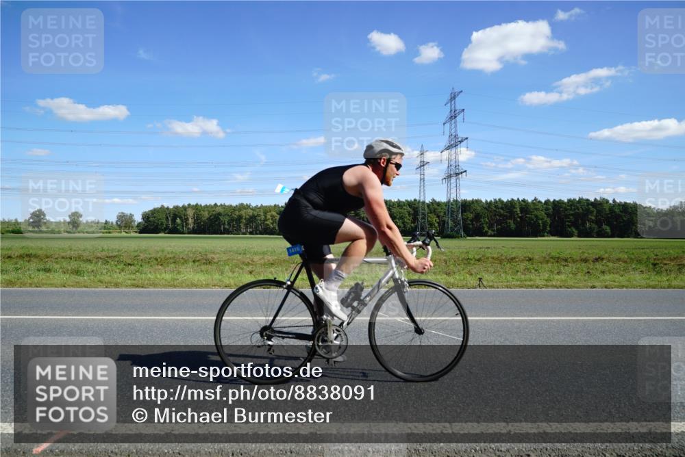 07.09.2025 - 19. Norderstedt Triathlon Michael Burmester http://msf.ph/oto/8838091 07.09.2025 14:14:05 Radfahren 1018, 1037, 1416 meine-sportfotos.de