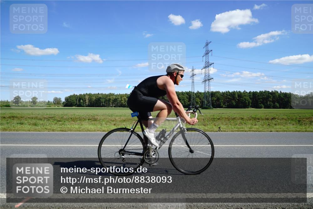 07.09.2025 - 19. Norderstedt Triathlon Michael Burmester http://msf.ph/oto/8838093 07.09.2025 14:14:05 Radfahren 1018, 1037, 1416 meine-sportfotos.de