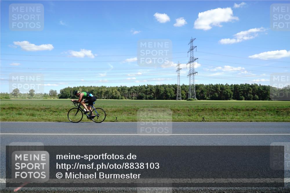 07.09.2025 - 19. Norderstedt Triathlon Michael Burmester http://msf.ph/oto/8838103 07.09.2025 14:14:11 Radfahren 1018 meine-sportfotos.de