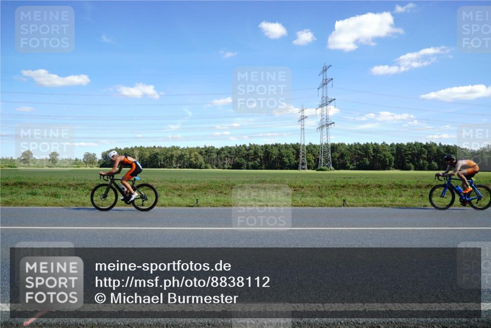 07.09.2025 - 19. Norderstedt Triathlon Michael Burmester http://msf.ph/oto/8838112 07.09.2025 14:14:13 Radfahren 988, 996 meine-sportfotos.de