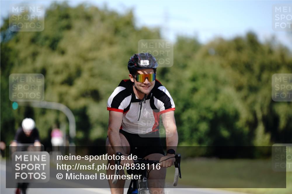 07.09.2025 - 19. Norderstedt Triathlon Michael Burmester http://msf.ph/oto/8838116 07.09.2025 14:25:54 Radfahren 863, 879 meine-sportfotos.de