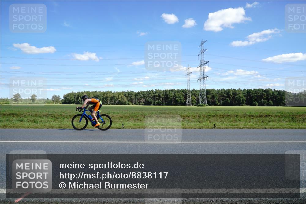 07.09.2025 - 19. Norderstedt Triathlon Michael Burmester http://msf.ph/oto/8838117 07.09.2025 14:14:14 Radfahren 988, 996 meine-sportfotos.de
