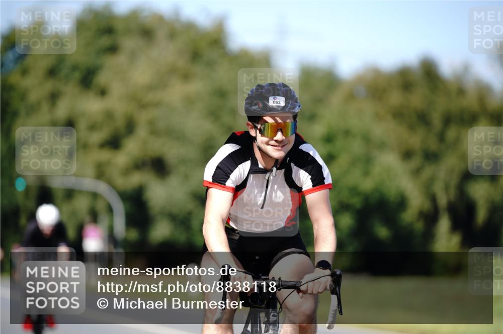 07.09.2025 - 19. Norderstedt Triathlon Michael Burmester http://msf.ph/oto/8838118 07.09.2025 14:25:54 Radfahren 863, 879 meine-sportfotos.de