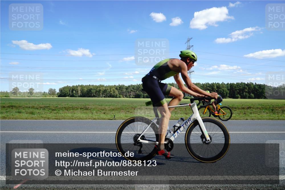 07.09.2025 - 19. Norderstedt Triathlon Michael Burmester http://msf.ph/oto/8838123 07.09.2025 14:14:15 Radfahren 988, 996 meine-sportfotos.de