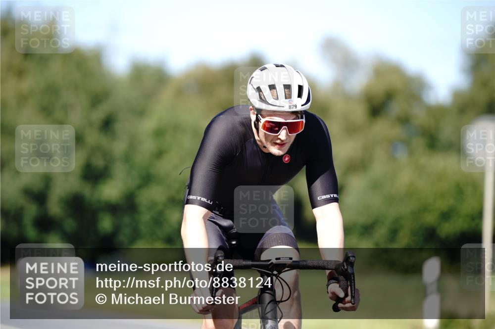 07.09.2025 - 19. Norderstedt Triathlon Michael Burmester http://msf.ph/oto/8838124 07.09.2025 14:25:57 Radfahren 863, 879 meine-sportfotos.de