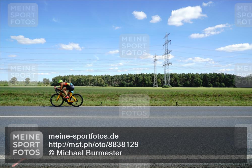 07.09.2025 - 19. Norderstedt Triathlon Michael Burmester http://msf.ph/oto/8838129 07.09.2025 14:14:16 Radfahren 988, 996 meine-sportfotos.de