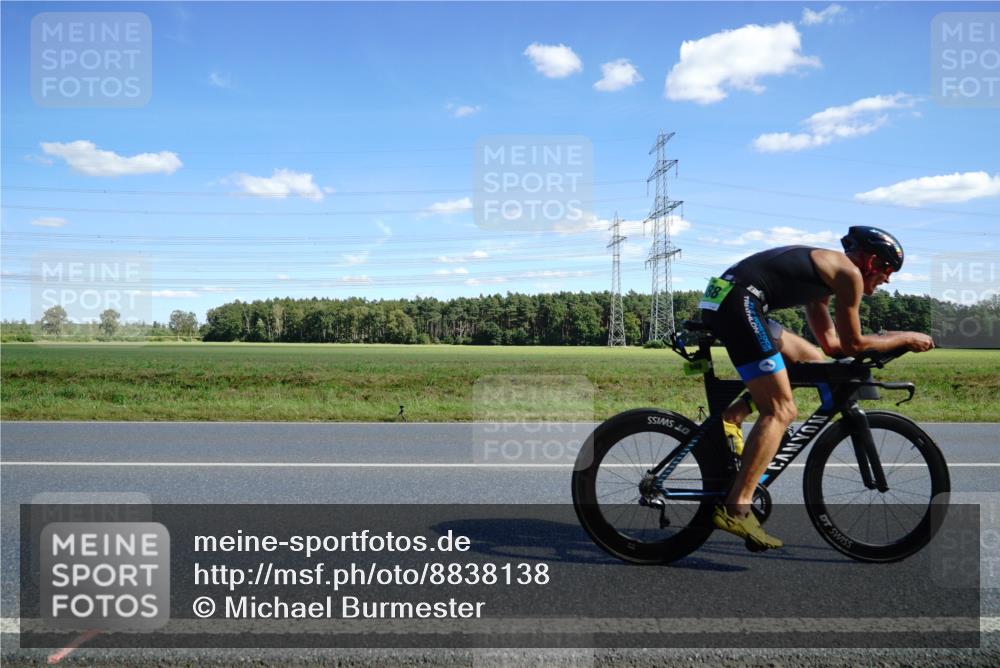 07.09.2025 - 19. Norderstedt Triathlon Michael Burmester http://msf.ph/oto/8838138 07.09.2025 14:14:16 Radfahren 988, 996 meine-sportfotos.de