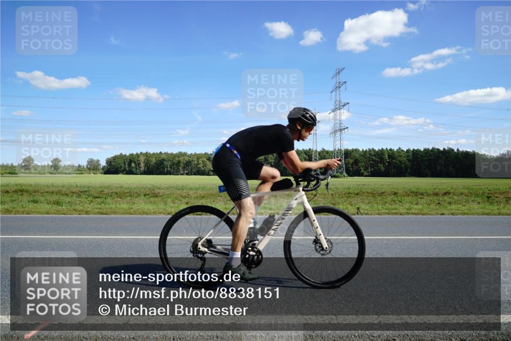 07.09.2025 - 19. Norderstedt Triathlon Michael Burmester http://msf.ph/oto/8838151 07.09.2025 14:14:25 Radfahren 361, 877 meine-sportfotos.de