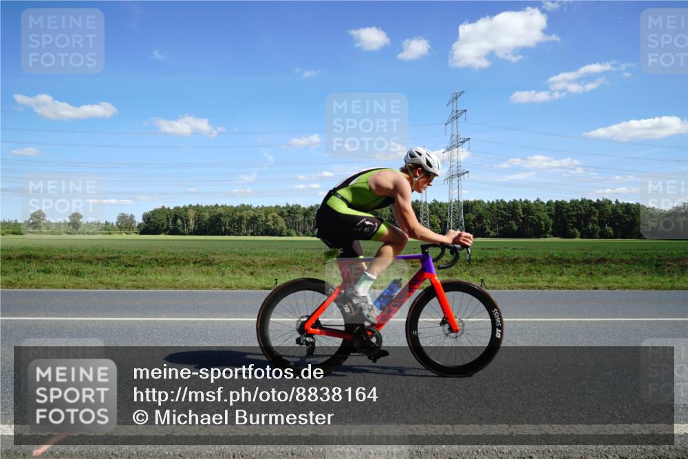 07.09.2025 - 19. Norderstedt Triathlon Michael Burmester http://msf.ph/oto/8838164 07.09.2025 14:14:34 Radfahren 1017 meine-sportfotos.de