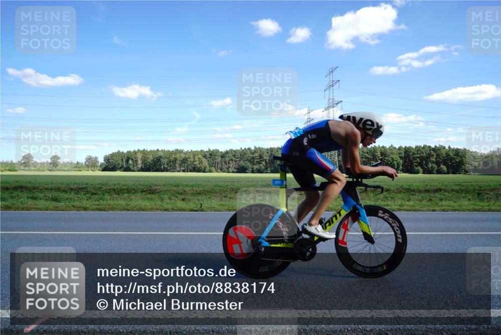 07.09.2025 - 19. Norderstedt Triathlon Michael Burmester http://msf.ph/oto/8838174 07.09.2025 14:14:40 Radfahren 392 meine-sportfotos.de