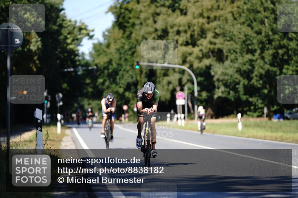 07.09.2025 - 19. Norderstedt Triathlon Michael Burmester http://msf.ph/oto/8838182 07.09.2025 14:26:44 Radfahren 900, 1001, 1042 meine-sportfotos.de