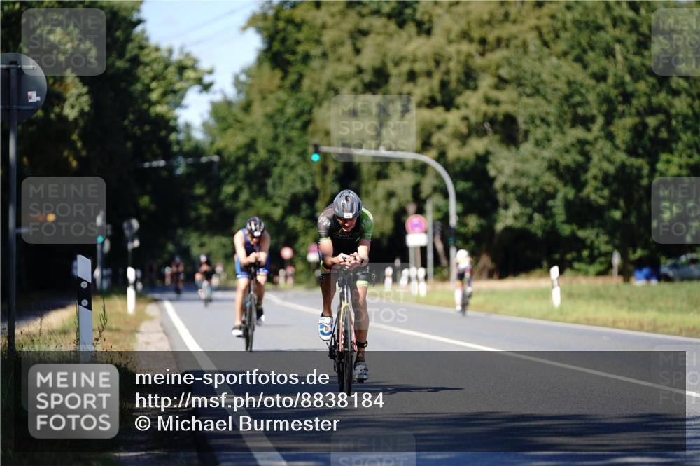 07.09.2025 - 19. Norderstedt Triathlon Michael Burmester http://msf.ph/oto/8838184 07.09.2025 14:26:44 Radfahren 900, 1001, 1042 meine-sportfotos.de