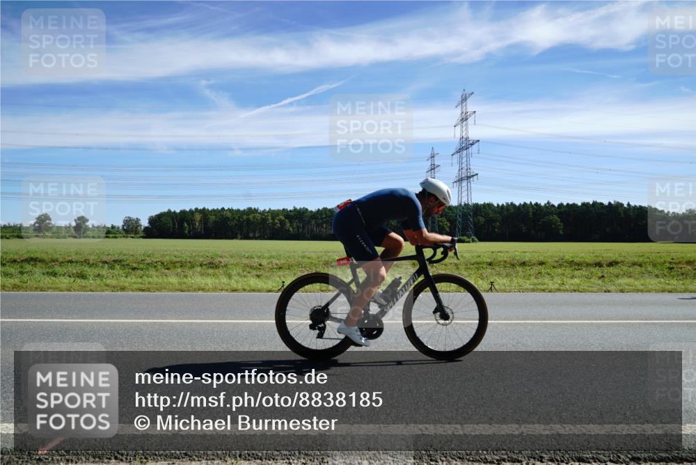 07.09.2025 - 19. Norderstedt Triathlon Michael Burmester http://msf.ph/oto/8838185 07.09.2025 12:05:48 Radfahren 245, 741, 800 meine-sportfotos.de