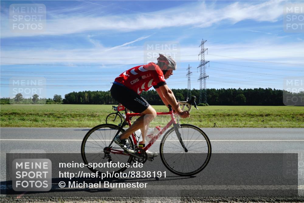 07.09.2025 - 19. Norderstedt Triathlon Michael Burmester http://msf.ph/oto/8838191 07.09.2025 12:05:49 Radfahren 245, 717, 741, 800 meine-sportfotos.de