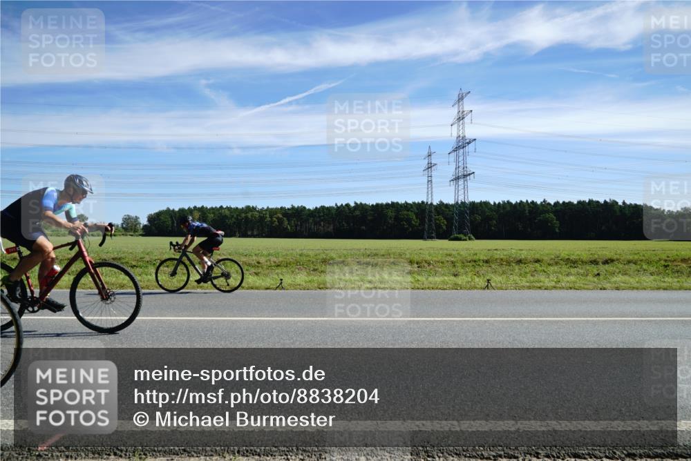 07.09.2025 - 19. Norderstedt Triathlon Michael Burmester http://msf.ph/oto/8838204 07.09.2025 12:05:51 Radfahren 245, 717, 741, 800 meine-sportfotos.de