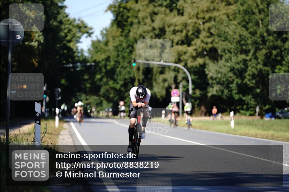 07.09.2025 - 19. Norderstedt Triathlon Michael Burmester http://msf.ph/oto/8838219 07.09.2025 14:27:13 Radfahren 1401 meine-sportfotos.de