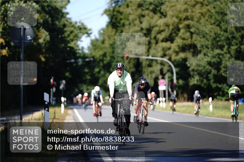 07.09.2025 - 19. Norderstedt Triathlon Michael Burmester http://msf.ph/oto/8838233 07.09.2025 14:27:32 Radfahren 422, 428, 905 meine-sportfotos.de