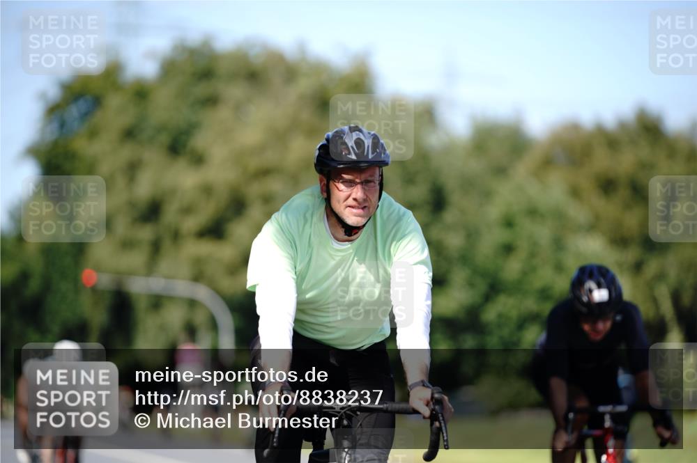 07.09.2025 - 19. Norderstedt Triathlon Michael Burmester http://msf.ph/oto/8838237 07.09.2025 14:27:34 Radfahren 379, 428, 460, 905 meine-sportfotos.de