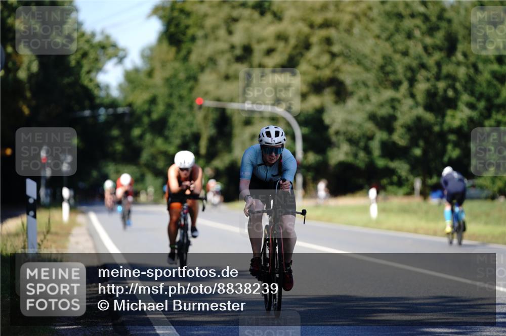 07.09.2025 - 19. Norderstedt Triathlon Michael Burmester http://msf.ph/oto/8838239 07.09.2025 14:27:36 Radfahren 379, 428, 460, 905 meine-sportfotos.de