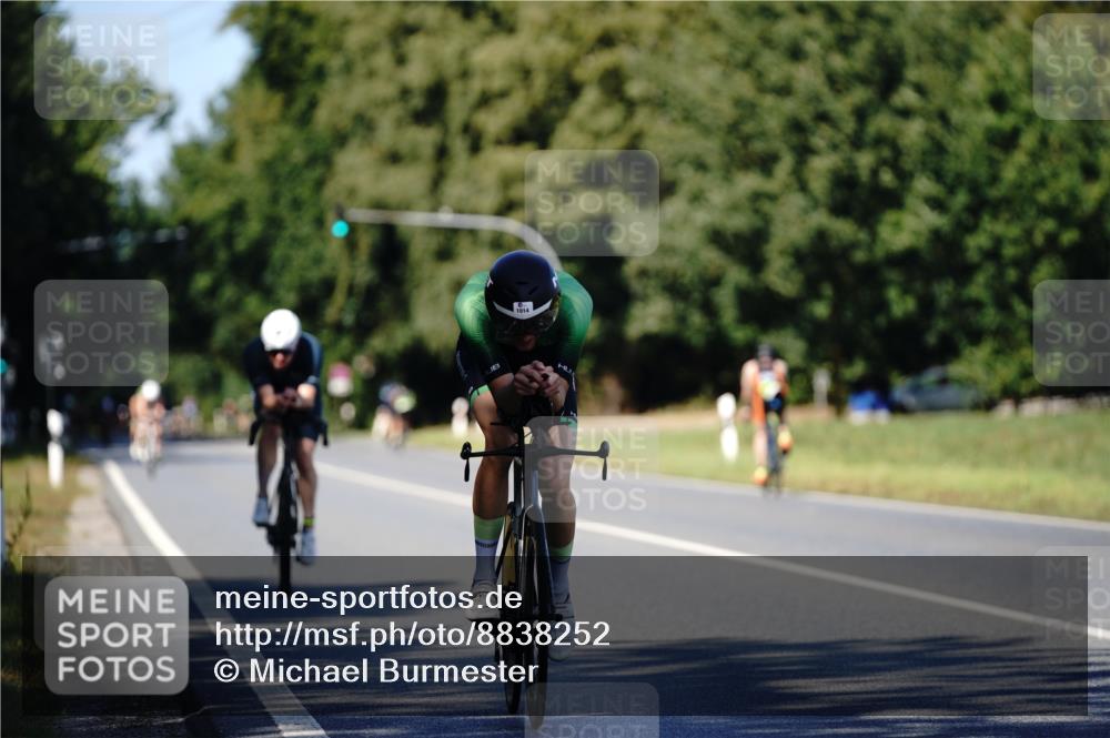 07.09.2025 - 19. Norderstedt Triathlon Michael Burmester http://msf.ph/oto/8838252 07.09.2025 14:27:52 Radfahren 398, 1014 meine-sportfotos.de