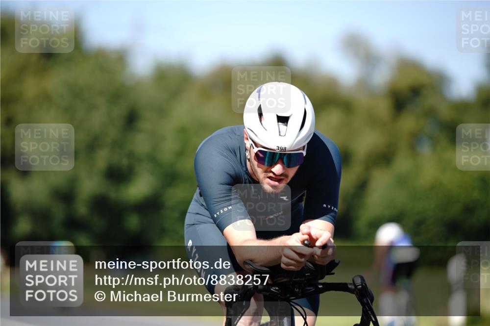 07.09.2025 - 19. Norderstedt Triathlon Michael Burmester http://msf.ph/oto/8838257 07.09.2025 14:27:54 Radfahren 398, 1014 meine-sportfotos.de