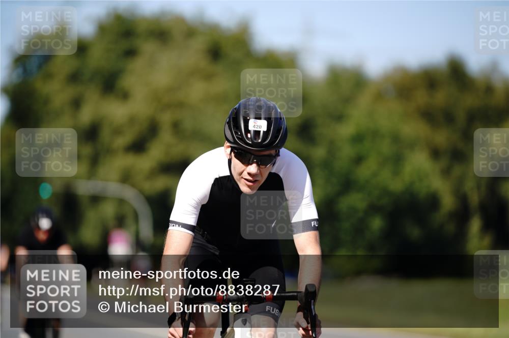 07.09.2025 - 19. Norderstedt Triathlon Michael Burmester http://msf.ph/oto/8838287 07.09.2025 14:28:39 Radfahren 420, 449, 982, 1462 meine-sportfotos.de