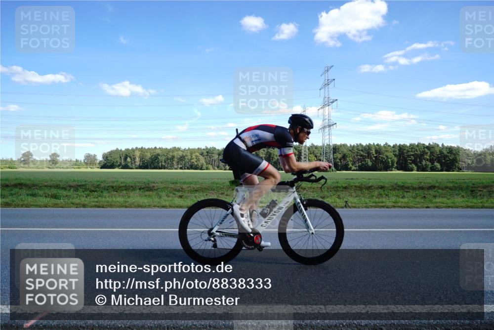 07.09.2025 - 19. Norderstedt Triathlon Michael Burmester http://msf.ph/oto/8838333 07.09.2025 14:15:04 Radfahren 958, 979 meine-sportfotos.de