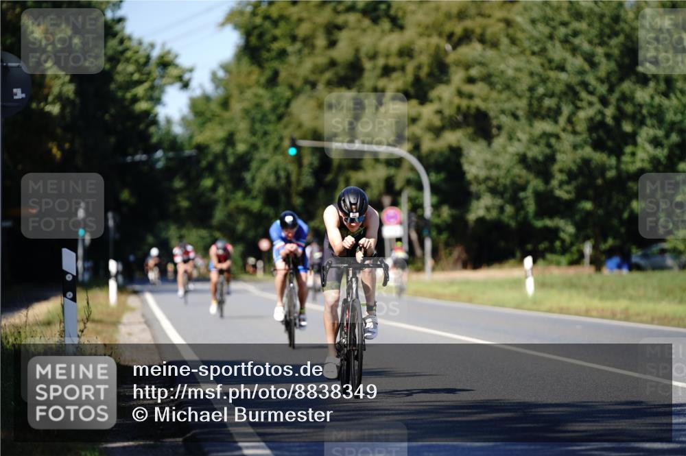 07.09.2025 - 19. Norderstedt Triathlon Michael Burmester http://msf.ph/oto/8838349 07.09.2025 14:29:32 Radfahren 994, 1031, 1038 meine-sportfotos.de