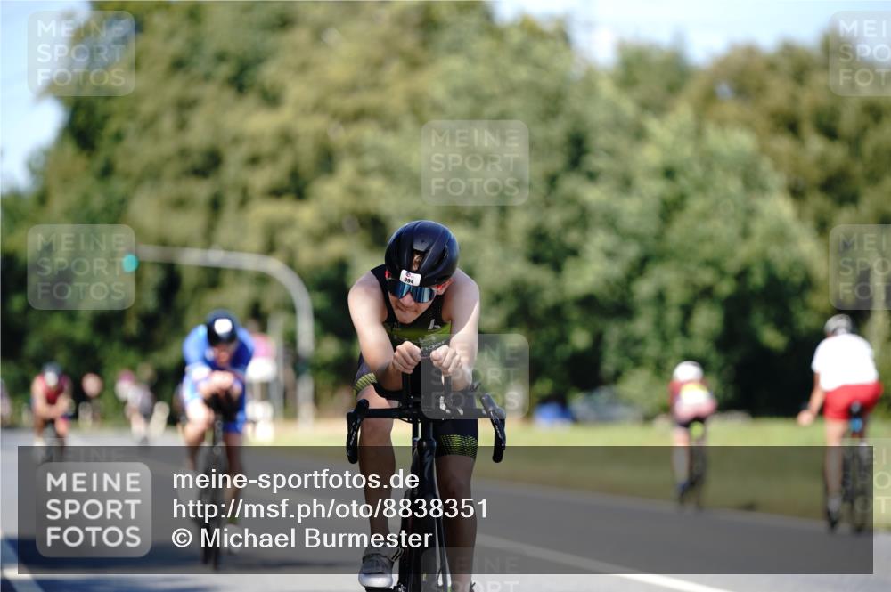 07.09.2025 - 19. Norderstedt Triathlon Michael Burmester http://msf.ph/oto/8838351 07.09.2025 14:29:34 Radfahren 994, 1031, 1038 meine-sportfotos.de