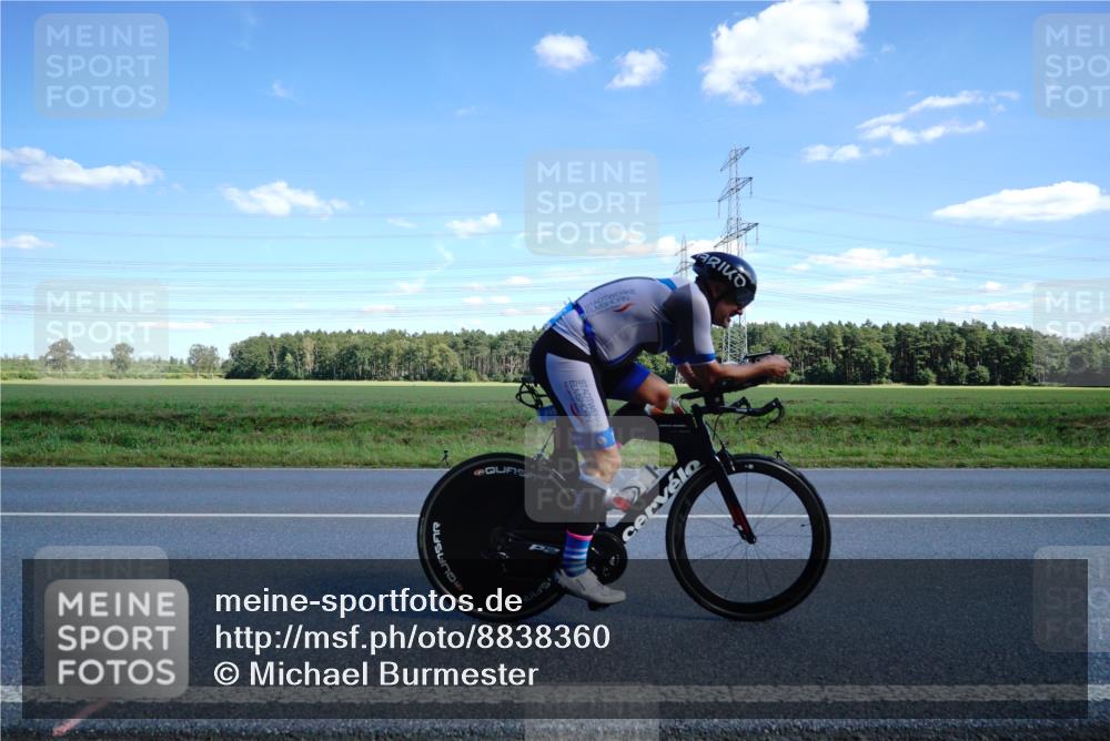 07.09.2025 - 19. Norderstedt Triathlon Michael Burmester http://msf.ph/oto/8838360 07.09.2025 14:15:08 Radfahren 879, 958, 977, 1456 meine-sportfotos.de