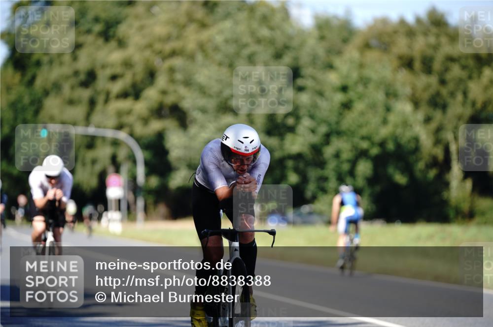 07.09.2025 - 19. Norderstedt Triathlon Michael Burmester http://msf.ph/oto/8838388 07.09.2025 14:29:56 Radfahren 388, 917, 1421 meine-sportfotos.de
