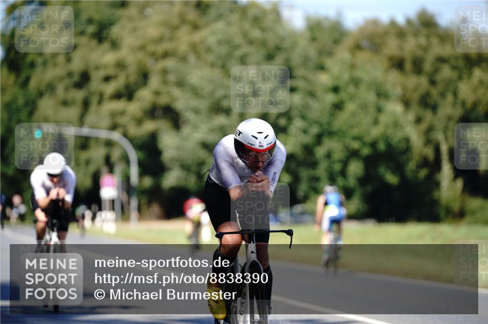 07.09.2025 - 19. Norderstedt Triathlon Michael Burmester http://msf.ph/oto/8838390 07.09.2025 14:29:56 Radfahren 388, 917, 1421 meine-sportfotos.de