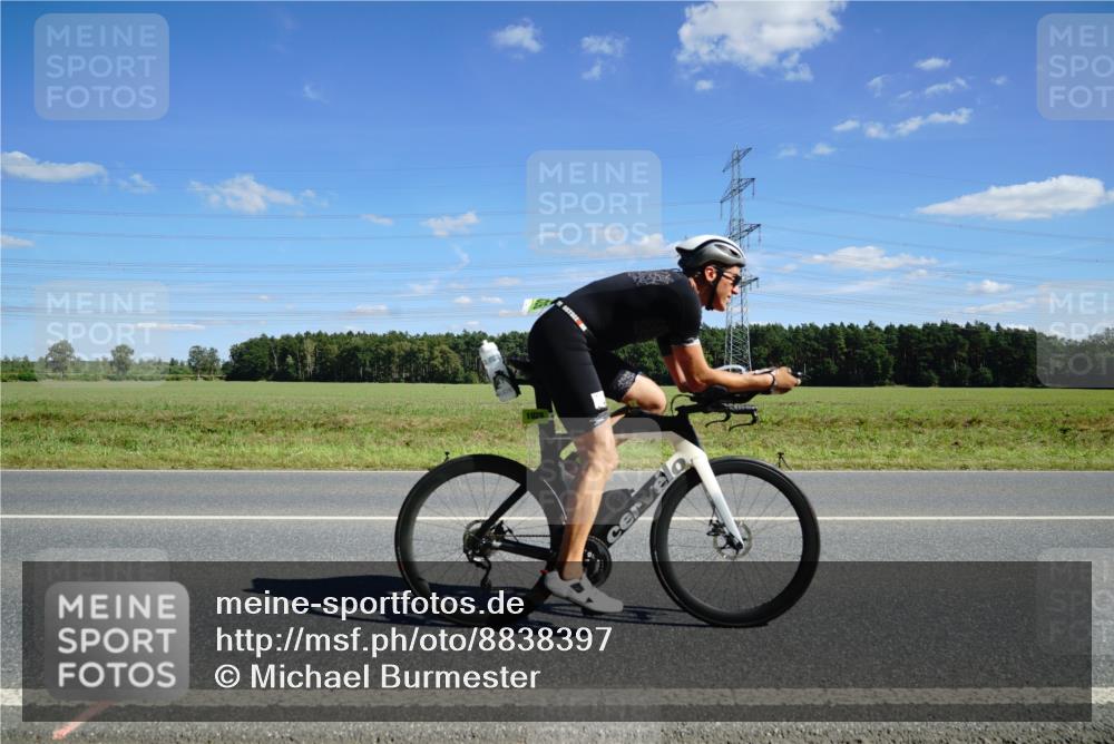 07.09.2025 - 19. Norderstedt Triathlon Michael Burmester http://msf.ph/oto/8838397 07.09.2025 14:15:49 Radfahren 1026 meine-sportfotos.de