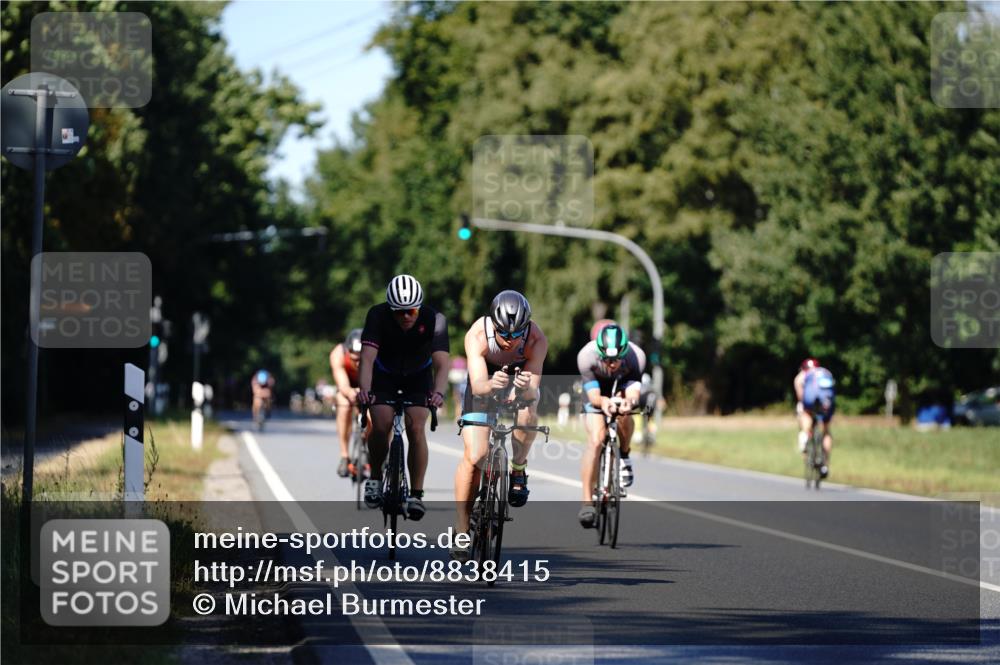 07.09.2025 - 19. Norderstedt Triathlon Michael Burmester http://msf.ph/oto/8838415 07.09.2025 14:30:19 Radfahren 411, 990, 992 meine-sportfotos.de