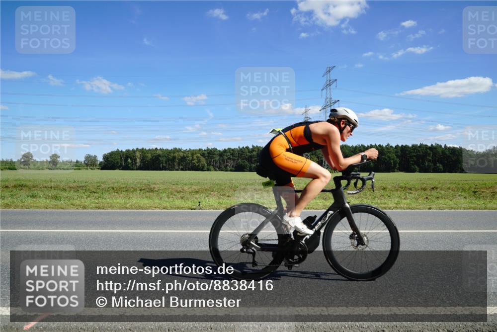 07.09.2025 - 19. Norderstedt Triathlon Michael Burmester http://msf.ph/oto/8838416 07.09.2025 14:16:13 Radfahren 1001 meine-sportfotos.de