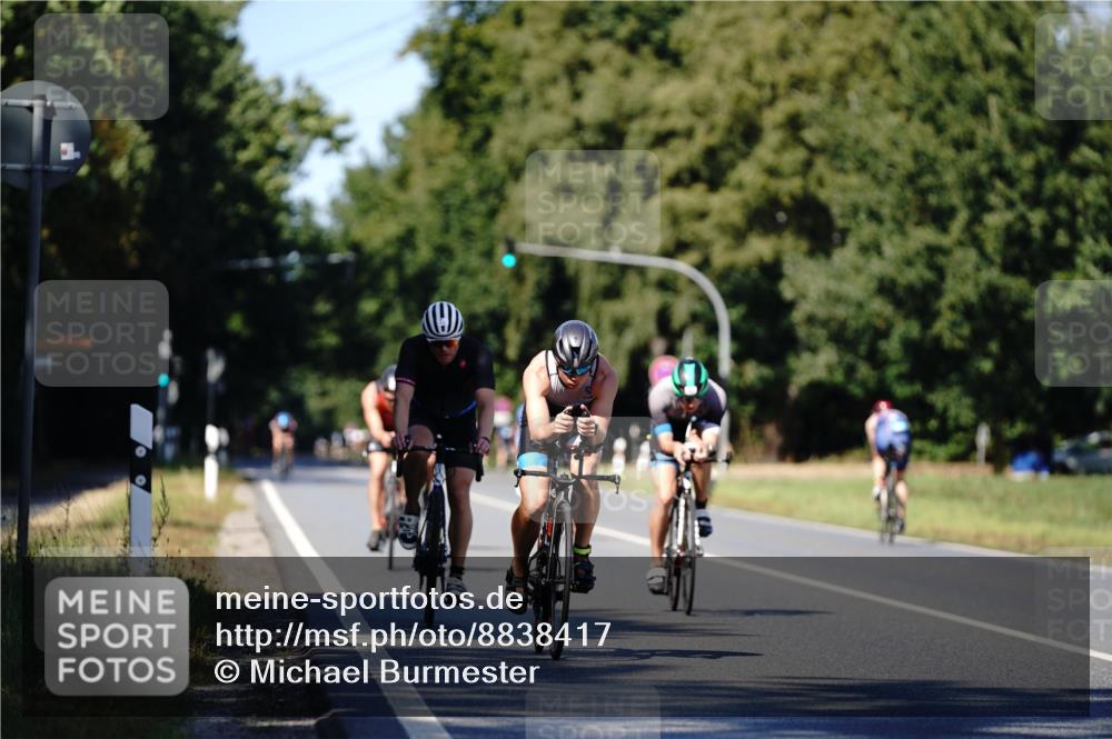 07.09.2025 - 19. Norderstedt Triathlon Michael Burmester http://msf.ph/oto/8838417 07.09.2025 14:30:19 Radfahren 411, 990, 992 meine-sportfotos.de