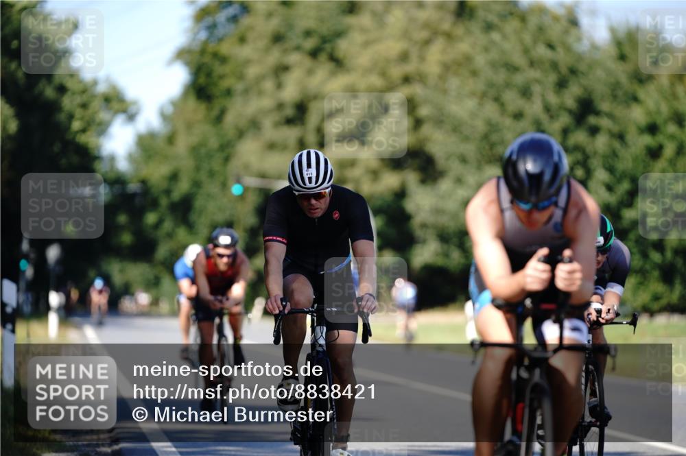07.09.2025 - 19. Norderstedt Triathlon Michael Burmester http://msf.ph/oto/8838421 07.09.2025 14:30:21 Radfahren 411, 961, 990, 992, 1041 meine-sportfotos.de