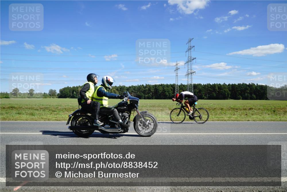 07.09.2025 - 19. Norderstedt Triathlon Michael Burmester http://msf.ph/oto/8838452 07.09.2025 14:16:26 Radfahren 1401, 1408, 1459 meine-sportfotos.de
