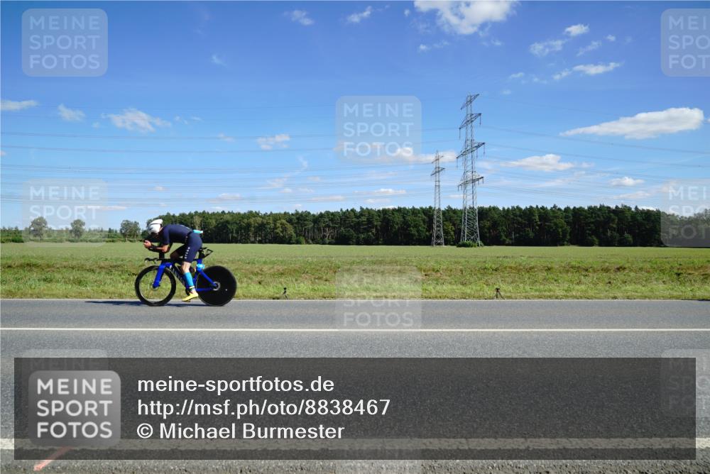 07.09.2025 - 19. Norderstedt Triathlon Michael Burmester http://msf.ph/oto/8838467 07.09.2025 14:16:28 Radfahren 1401 meine-sportfotos.de