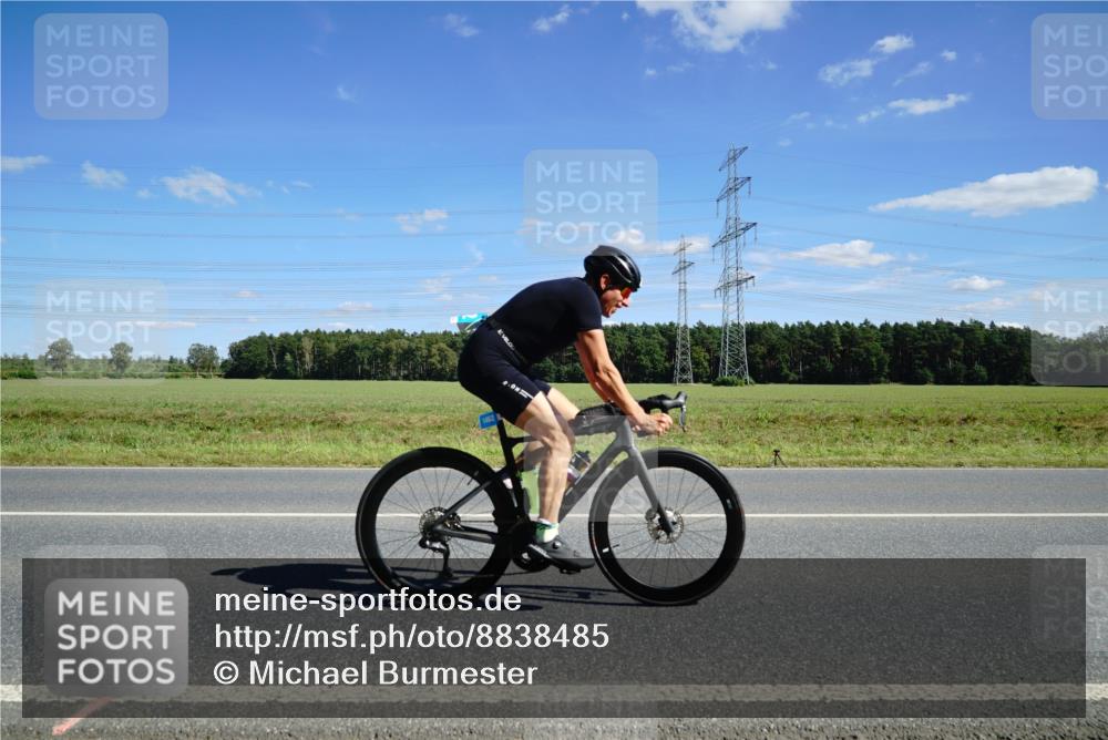 07.09.2025 - 19. Norderstedt Triathlon Michael Burmester http://msf.ph/oto/8838485 07.09.2025 14:16:36 Radfahren 422, 1462 meine-sportfotos.de