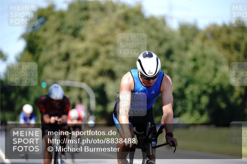 07.09.2025 - 19. Norderstedt Triathlon Michael Burmester http://msf.ph/oto/8838488 07.09.2025 14:31:16 Radfahren 960, 1010, 1016, 1496 meine-sportfotos.de