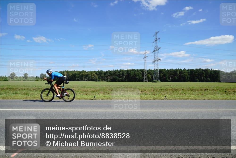 07.09.2025 - 19. Norderstedt Triathlon Michael Burmester http://msf.ph/oto/8838528 07.09.2025 14:16:49 Radfahren 993 meine-sportfotos.de