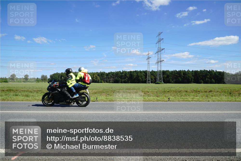 07.09.2025 - 19. Norderstedt Triathlon Michael Burmester http://msf.ph/oto/8838535 07.09.2025 14:16:50 Radfahren 993 meine-sportfotos.de