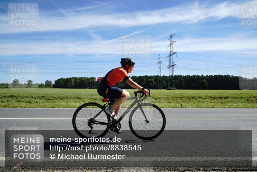 07.09.2025 - 19. Norderstedt Triathlon Michael Burmester http://msf.ph/oto/8838545 07.09.2025 12:07:35 Radfahren 151, 273, 748 meine-sportfotos.de