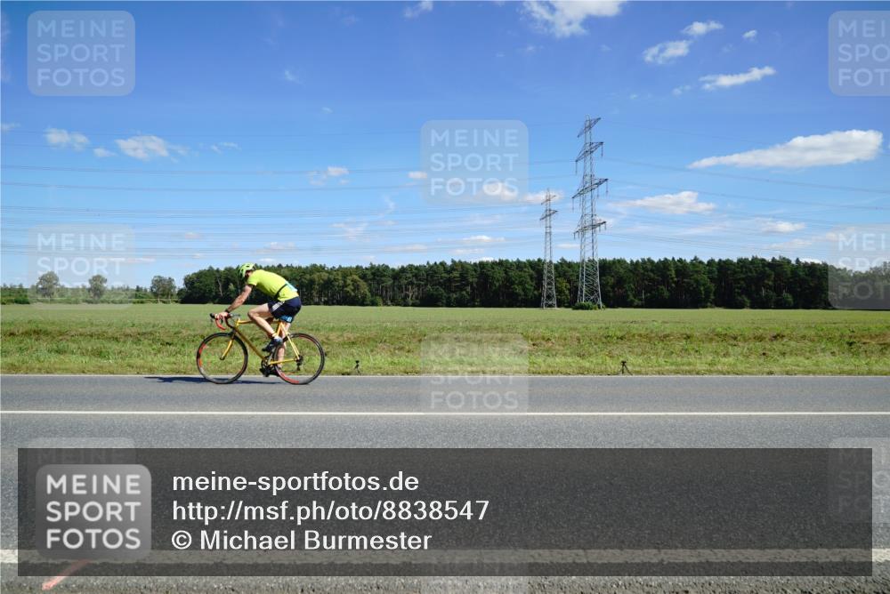 07.09.2025 - 19. Norderstedt Triathlon Michael Burmester http://msf.ph/oto/8838547 07.09.2025 14:16:59 Radfahren 1040 meine-sportfotos.de