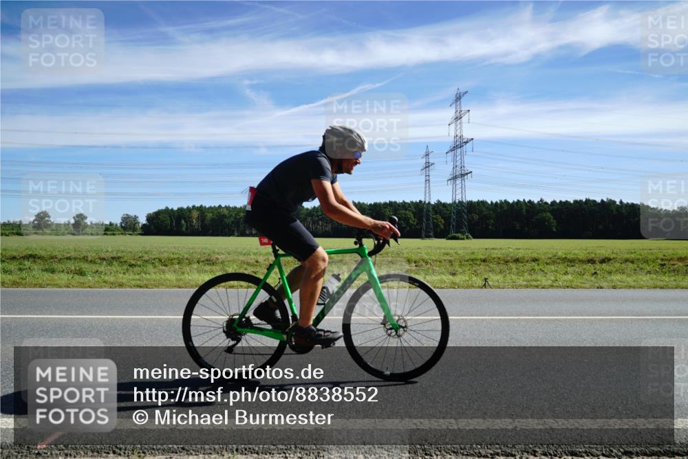 07.09.2025 - 19. Norderstedt Triathlon Michael Burmester http://msf.ph/oto/8838552 07.09.2025 12:07:37 Radfahren 151, 273, 748 meine-sportfotos.de