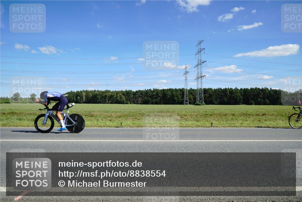 07.09.2025 - 19. Norderstedt Triathlon Michael Burmester http://msf.ph/oto/8838554 07.09.2025 14:17:02 Radfahren 1040 meine-sportfotos.de