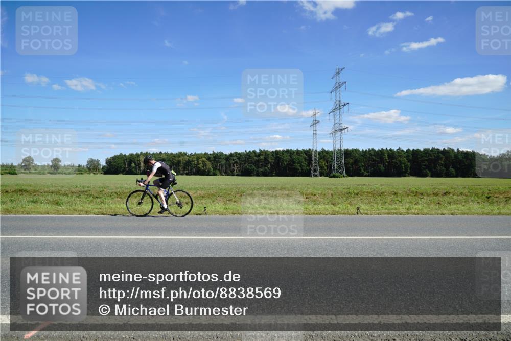 07.09.2025 - 19. Norderstedt Triathlon Michael Burmester http://msf.ph/oto/8838569 07.09.2025 14:17:03 Radfahren 1040 meine-sportfotos.de